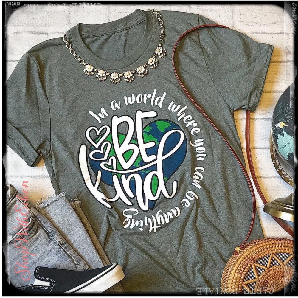 IN A 🌎WHERE YOU CAN BE ANYTHING... BE KIND Tshirt